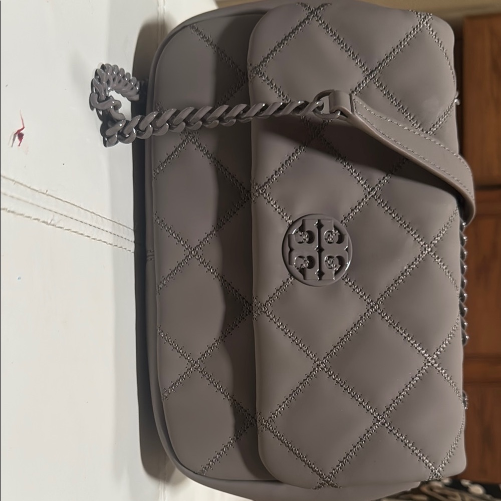Tory Burch Gray Shoulder Bag with Quilted Design and Chain Strap